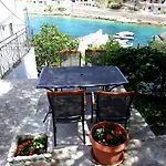 Teuta Apartment Zirje