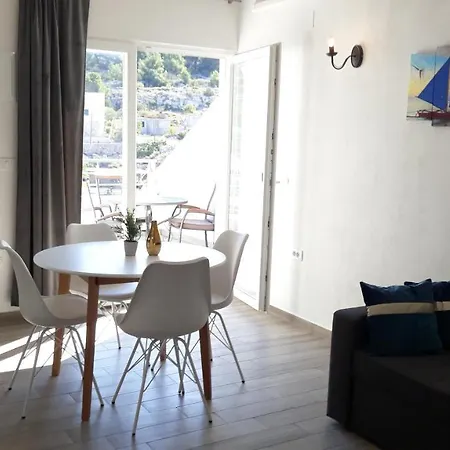 Teuta Apartment Zirje