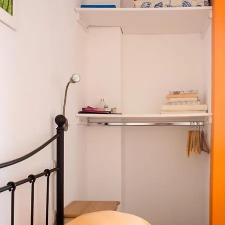 Teuta Apartment Zirje