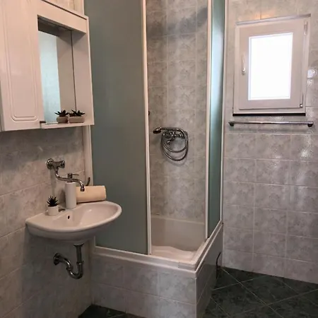 Apartment Teuta Zirje