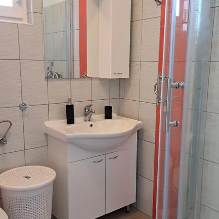 Teuta Apartment Zirje